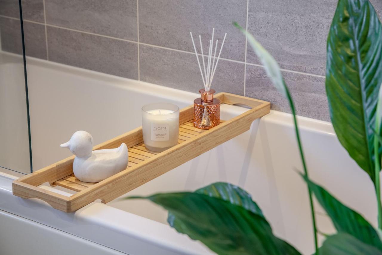 Modern 3 Bedroom House With Parking Bath Ngoại thất bức ảnh